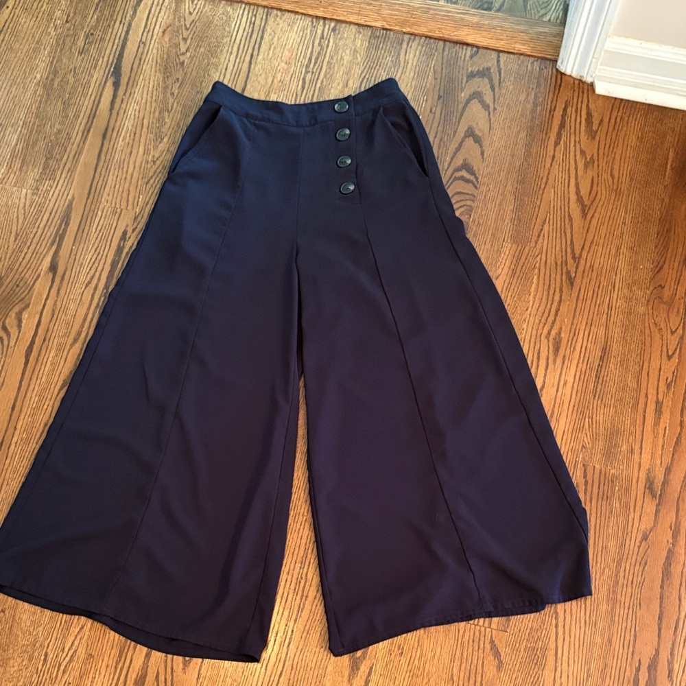 Elodie Navy Wide-Leg Cropped Trousers with Button Detail